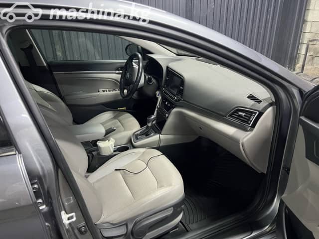 Hyundai Elantra VI (AD) 2.0 AT