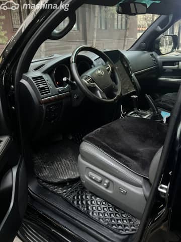 Toyota Land Cruiser 200 Series 4.5d AT 4WD