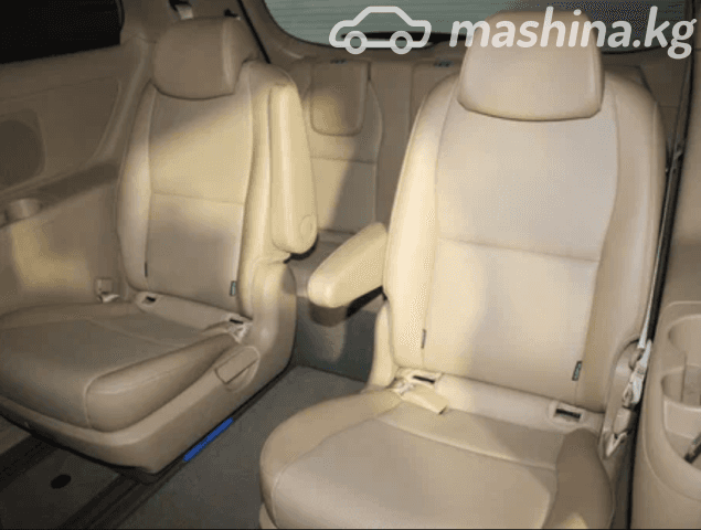 Kia Carnival III 2.2d AT