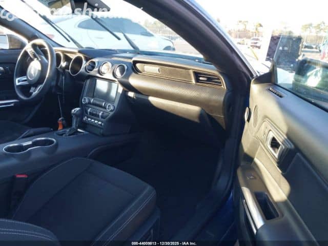 Ford Mustang VI Рестайлинг 2.3 AT