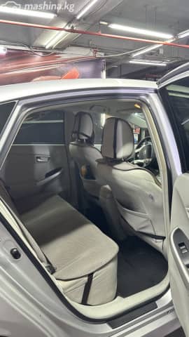 Toyota Prius III Рестайлинг (XW30)