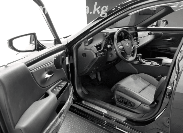 Lexus ES VII Рестайлинг 300h 2.5hyb CVT