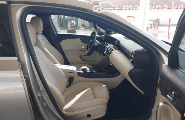 Mercedes-Benz A-Класс IV (W177) 220 2.0 AMT 4WD