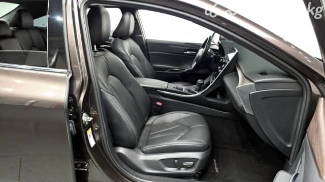 Toyota Avalon V 2.5hyb CVT