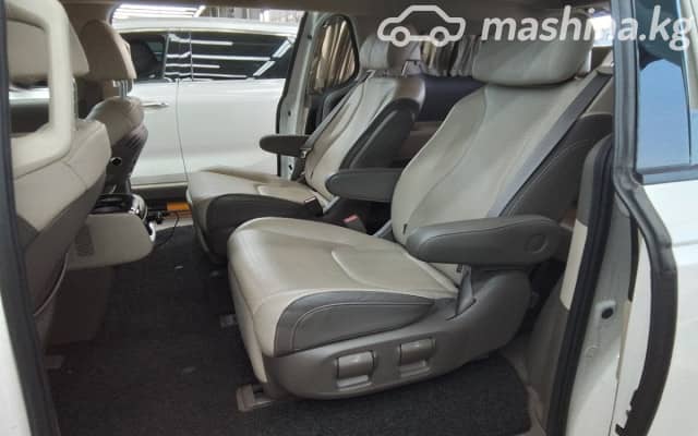 Kia Carnival IV 2.2d AT
