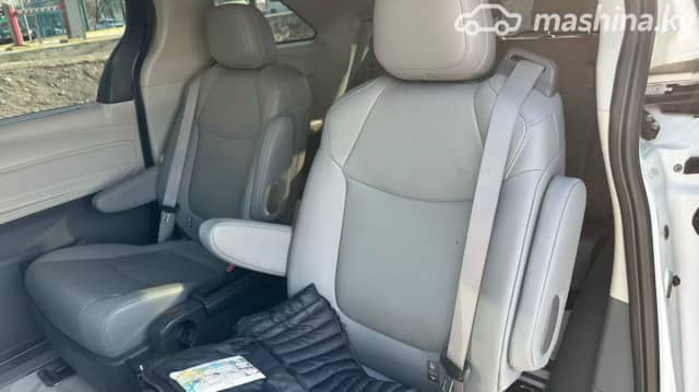 Toyota Sienna IV 2.5hyb AT