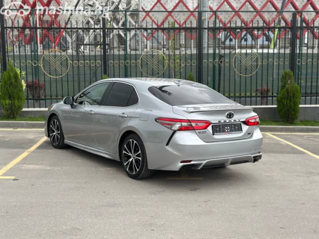 Toyota Camry VIII (XV70) 2.5 AT