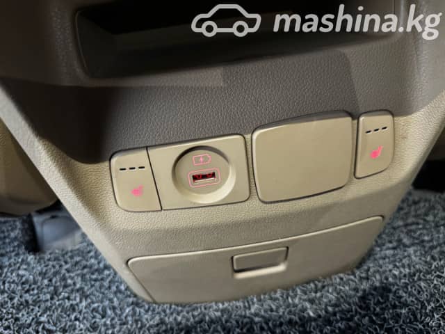 Kia Carnival III 2.2d AT