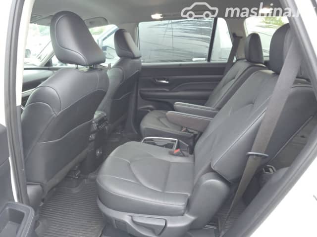 Toyota Grand Highlander 2.5hyb CVT 4WD