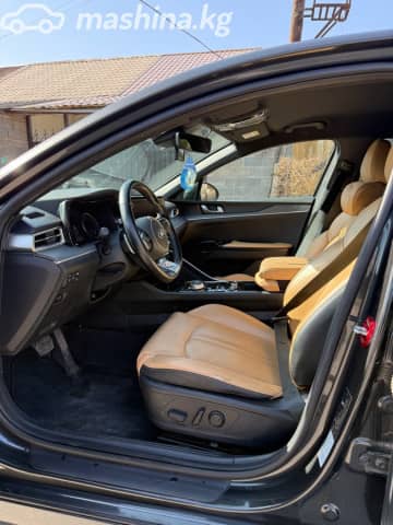Kia K5 III 1.6 AT