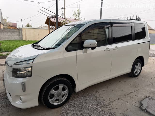 Toyota Voxy II (R70) 2.0 CVT 4WD