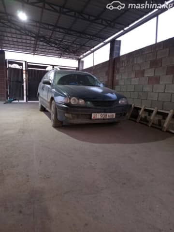 Toyota Avensis I 1.8 MT