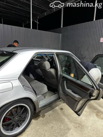 Mercedes-Benz E-Класс I (W124) 220 2.2 MT