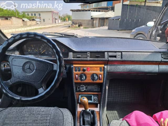 Mercedes-Benz E-Класс I (W124) 220 2.2 MT