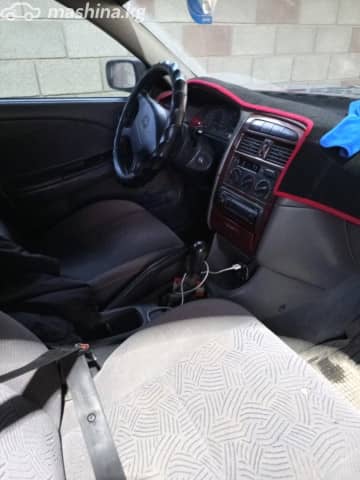 Toyota Avensis I 1.8 MT