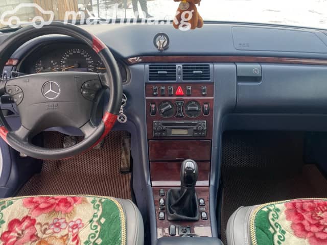 Mercedes-Benz E-Класс II (W210, S210) Рестайлинг 240 2.6 MT