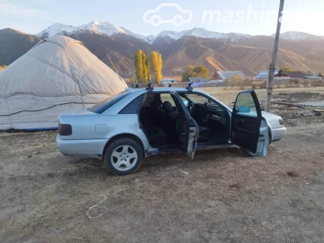 Audi A6 I (C4) 2.6 MT