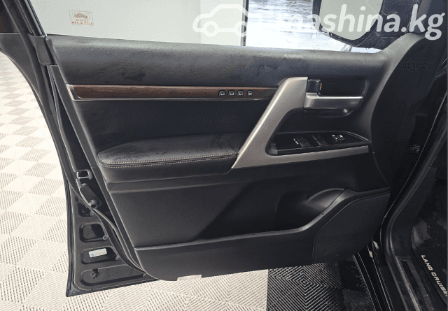 Toyota Land Cruiser 200 Series Рестайлинг 2 5.7 AT 4WD