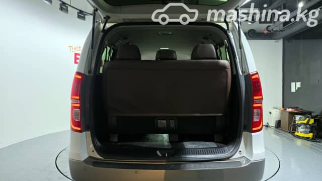 Hyundai Starex (H-1) II Рестайлинг 2 2.5d AT 4WD