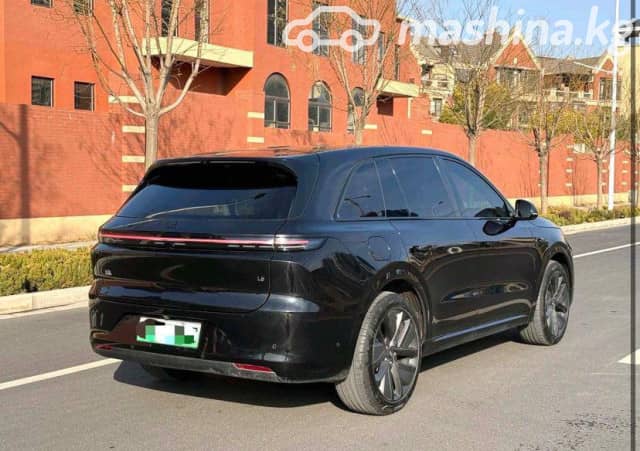 LiXiang L6 1.5hyb AT 4WD