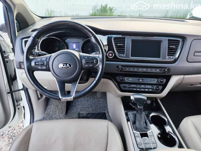 Kia Carnival III 2.2d AT