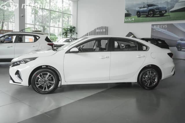 Kia K3 II China Market Рестайлинг 1.5 CVT