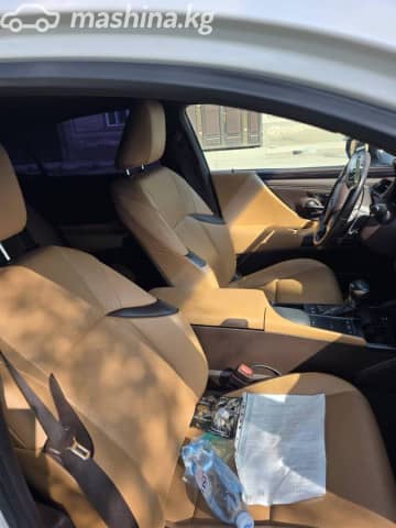 Lexus ES VII 300h 2.5hyb CVT