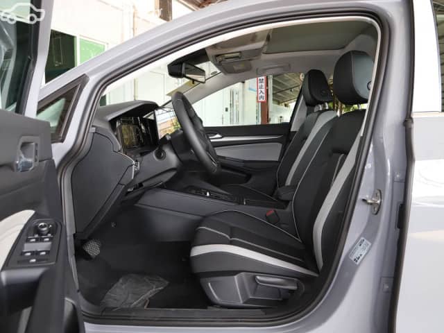 Volkswagen Golf VIII Рестайлинг 1.5 AMT