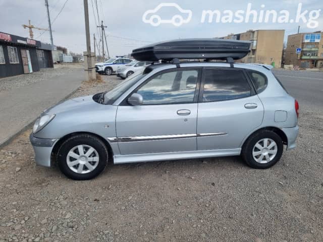 Daihatsu Storia 1.3 MT