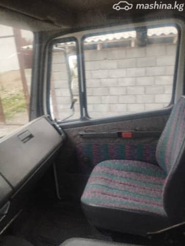 Mercedes-Benz Бортовой (4х2)