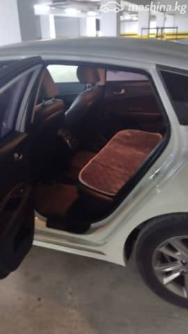 Kia K5 II 2.0 AT