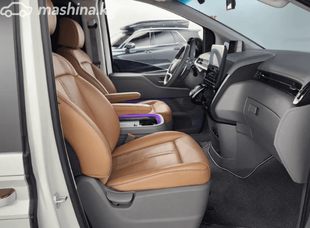 Hyundai Staria 2.2d AT