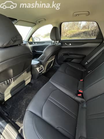 Kia K5 III 2.0 AT