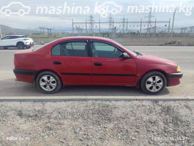 Toyota Avensis I 1.6 MT
