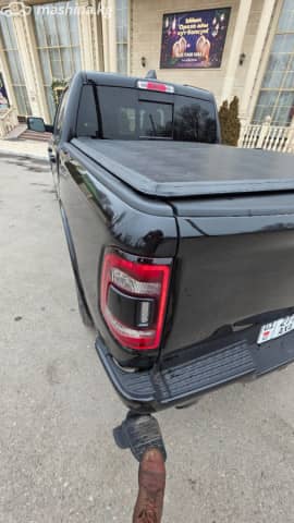 RAM 1500 V Quad Cab 5.7 AT 4WD