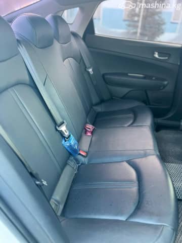 Kia K5 II 2.0 AT