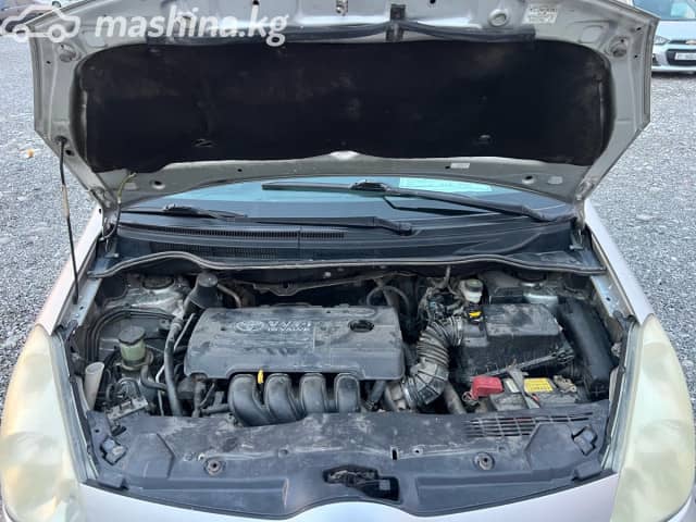 Toyota Corolla Verso I Рестайлинг 1.8 MT