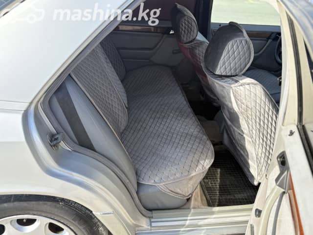 Mercedes-Benz E-Класс I (W124) 220 2.2 MT