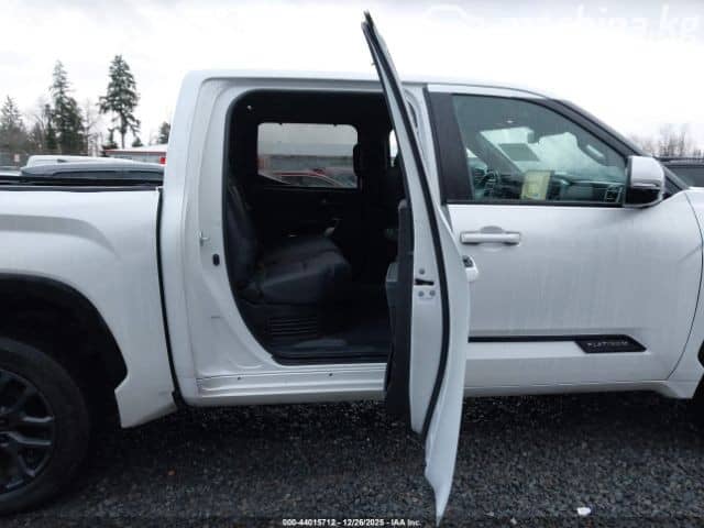 Toyota Tundra III CrewMax 3.5hyb AT 4WD