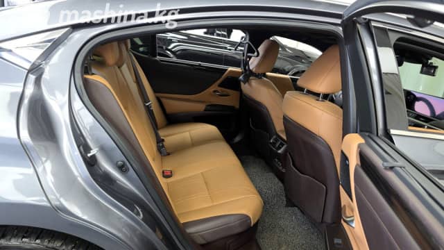 Lexus ES VII 300h 2.5hyb CVT