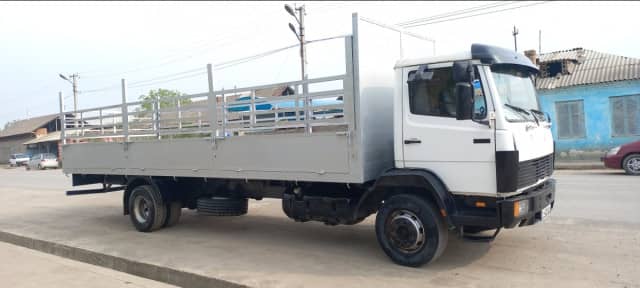 Mercedes-Benz Бортовой (4х2)