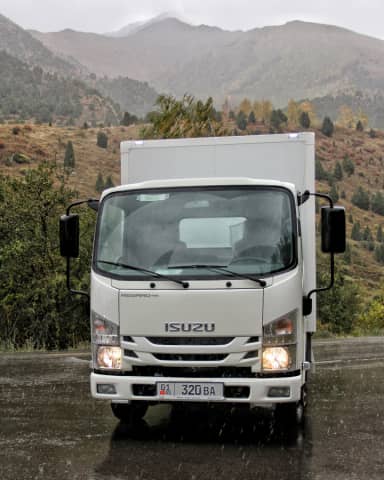 Isuzu NMR77 H