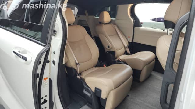 Toyota Sienna IV 2.5hyb AT 4WD