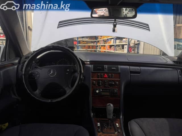 Mercedes-Benz E-Класс II (W210, S210) Рестайлинг 200 1.8 AT