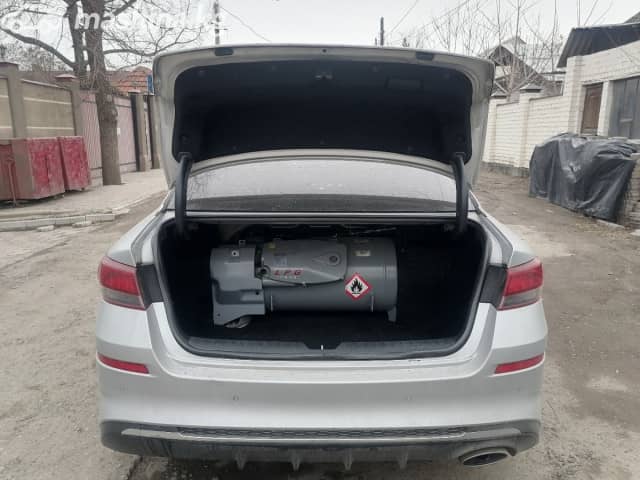 Kia K5 II 2.0 AT