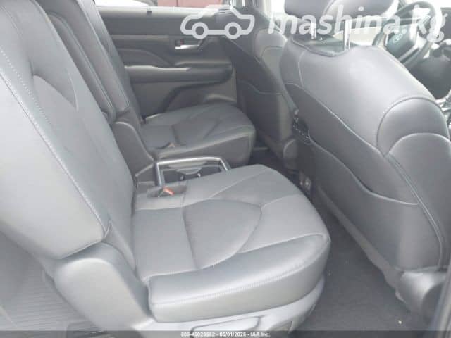 Toyota Grand Highlander 2.4 AT 4WD