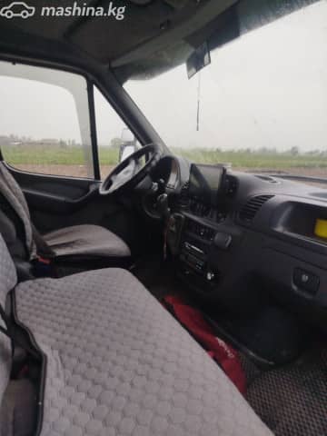 Mercedes-Benz Бортовой (4х2)