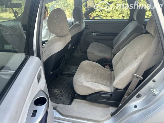 Mitsubishi Grandis 2.4 AT