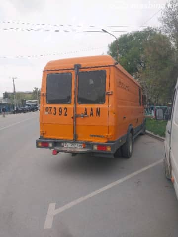 Mercedes-Benz 814