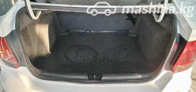 Volkswagen Polo V Рестайлинг 1.6 MT